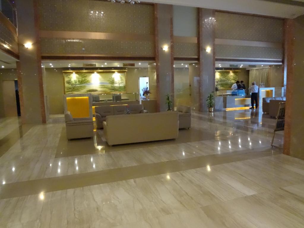 United 21 - Thane Exterior photo